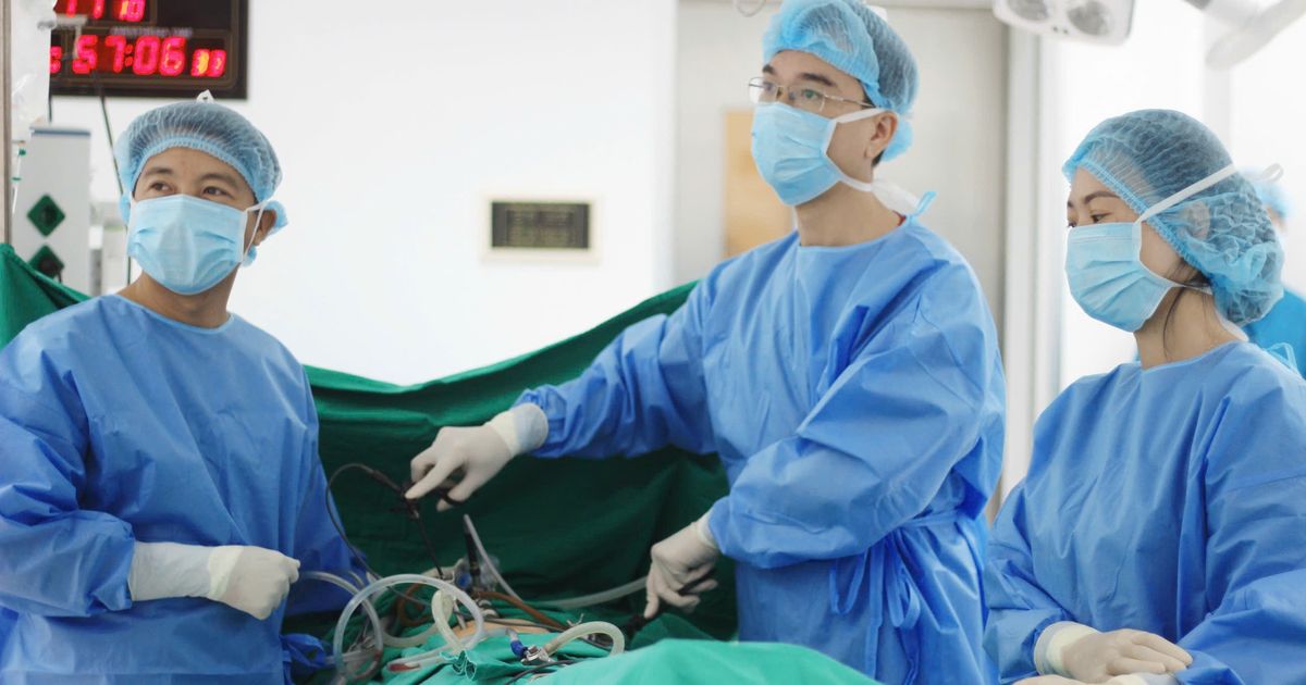 Vinmec Phú Quốc xuyên đêm cứu du khách nguy kịch mang nhóm máu cực hiếm