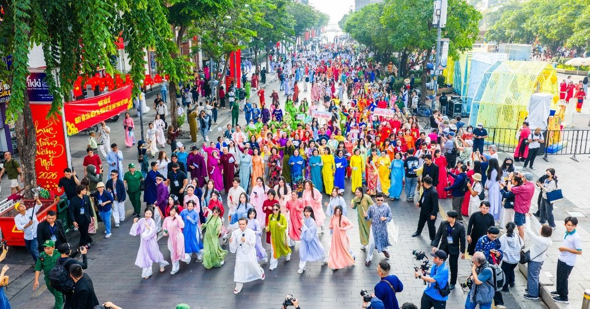 Biển áo dài rực rỡ tại trung tâm TP.HCM: Hơn 58.000 người hòa nhịp trong Lễ hội Áo dài 2026