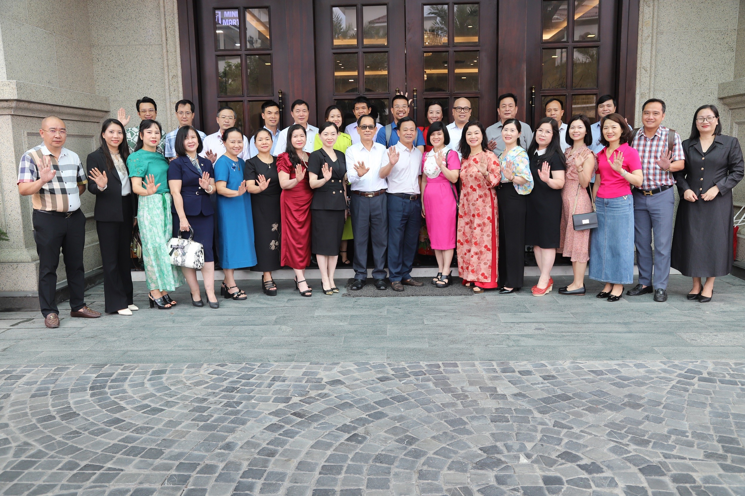 chup-anh-luu-niem-1776356913.jpg