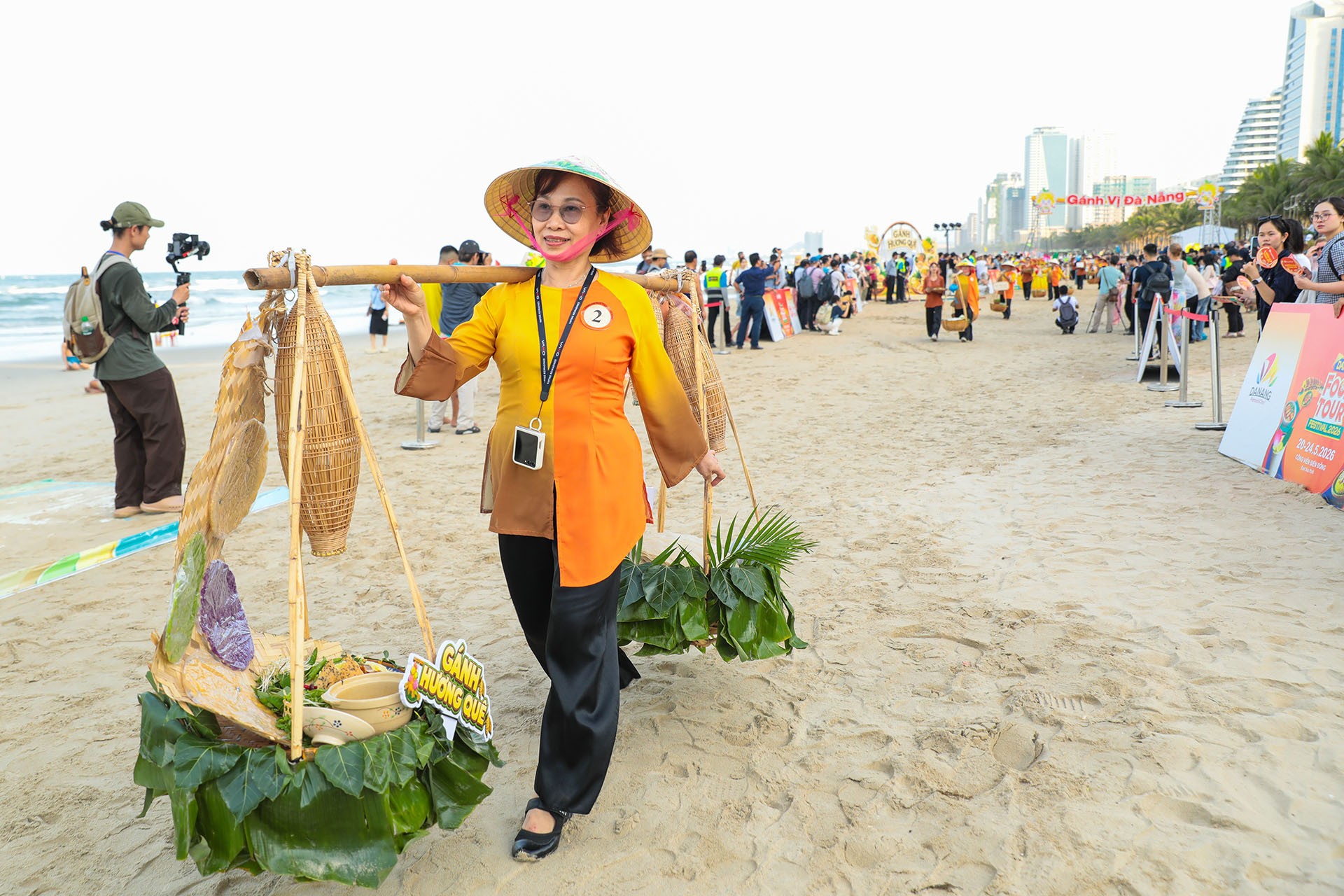 giua-pho-dong-em-chon-ngoi-yen-va-cho-mot-dieu-diu-dangpicturechallenge-picoftheday-thuyduo-1779333283.jpg