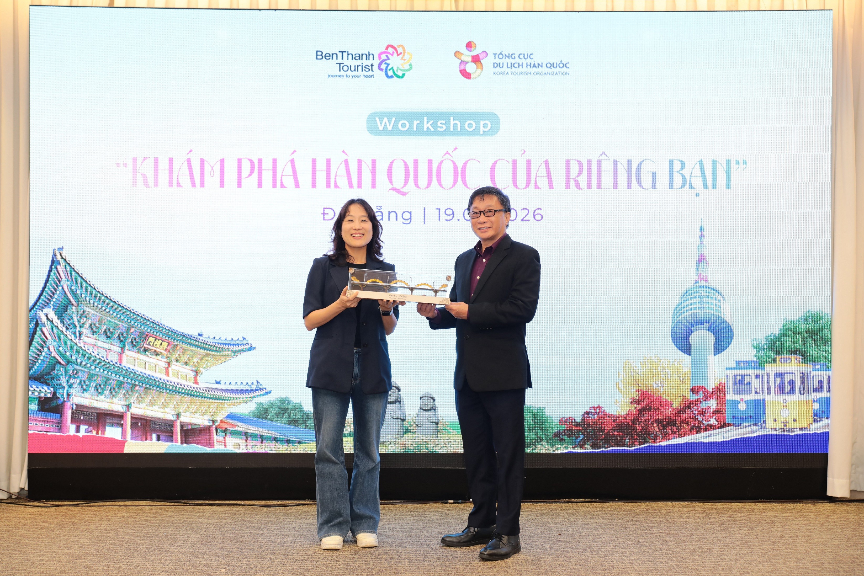 h01-ong-nguyen-ngoc-hoai-nguyen-tgd-benthanh-tourist-va-ba-park-eun-jung-truong-dai-dien-kto-tai-su-kien-1779246897.jpg