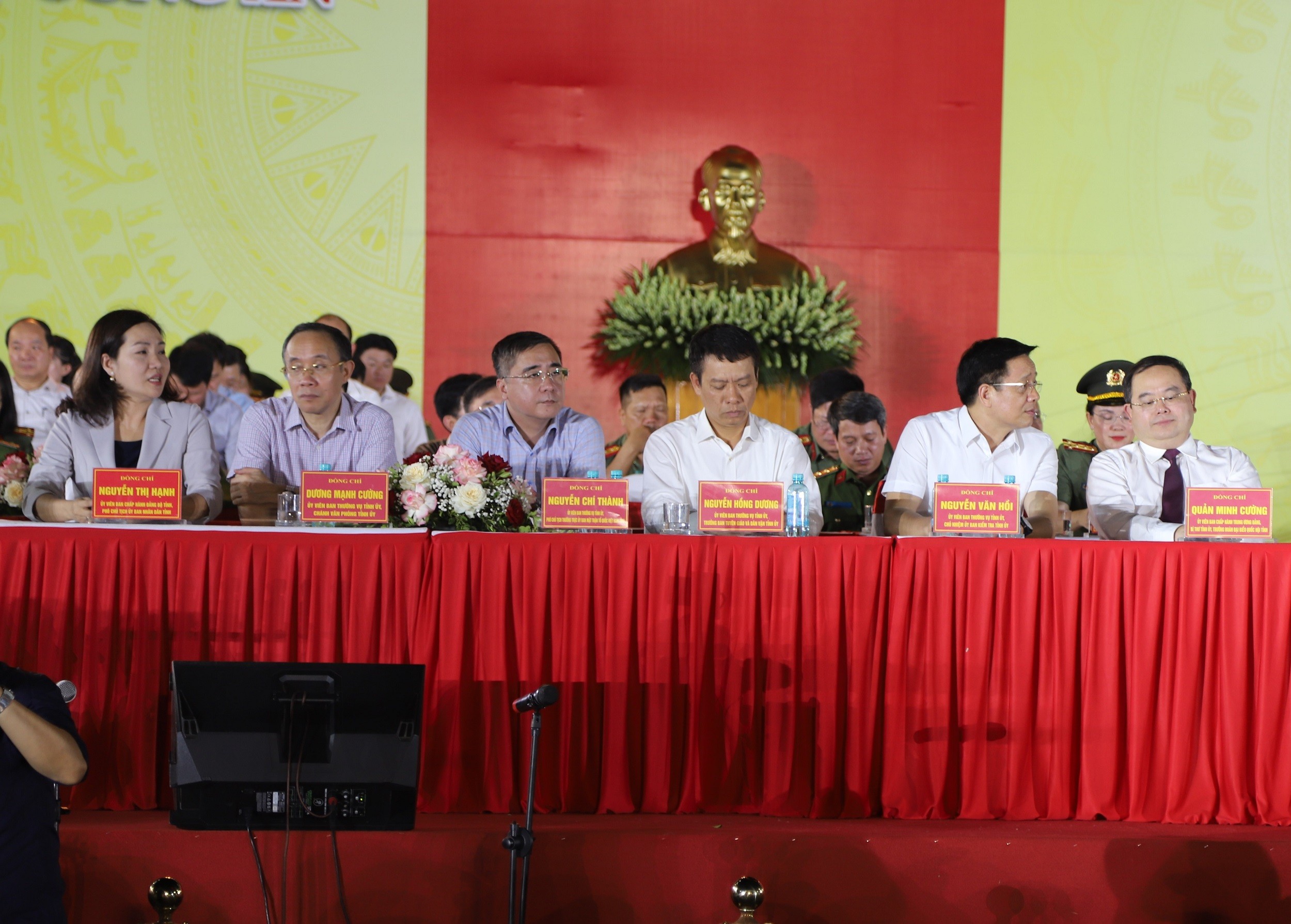 lanh-dao-tinh-dong-nguoi-1779637800.jpg