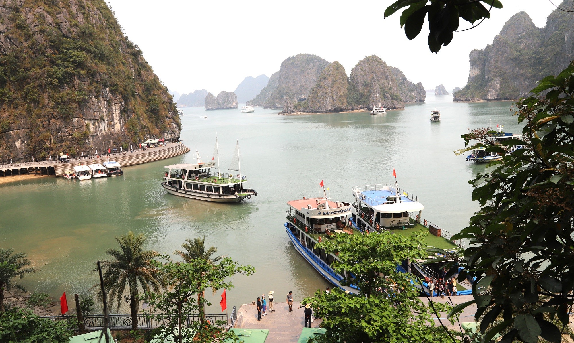 mot-goc-vinh-ha-long-1778858284 mot-goc-vinh-ha-long-1778858284.jpg