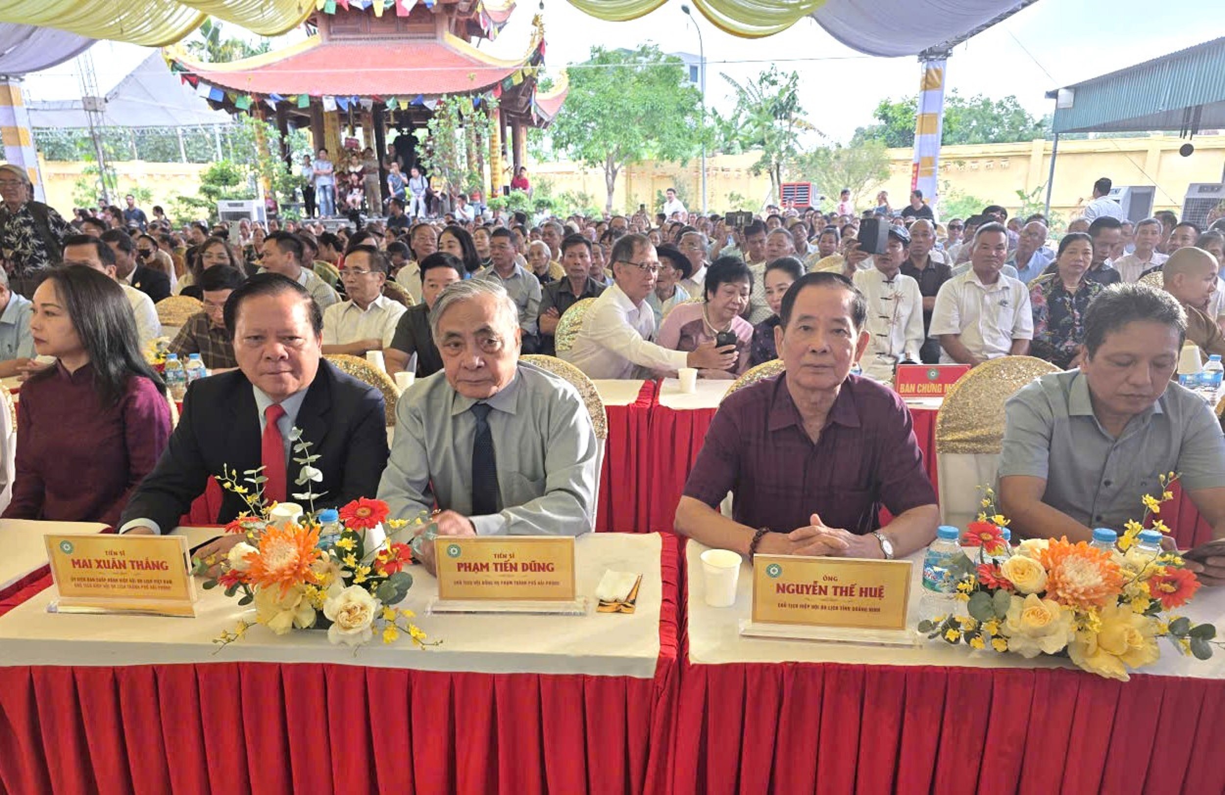 ong-hue-nghe-1777819876 ong-hue-nghe-1777819876.jpg