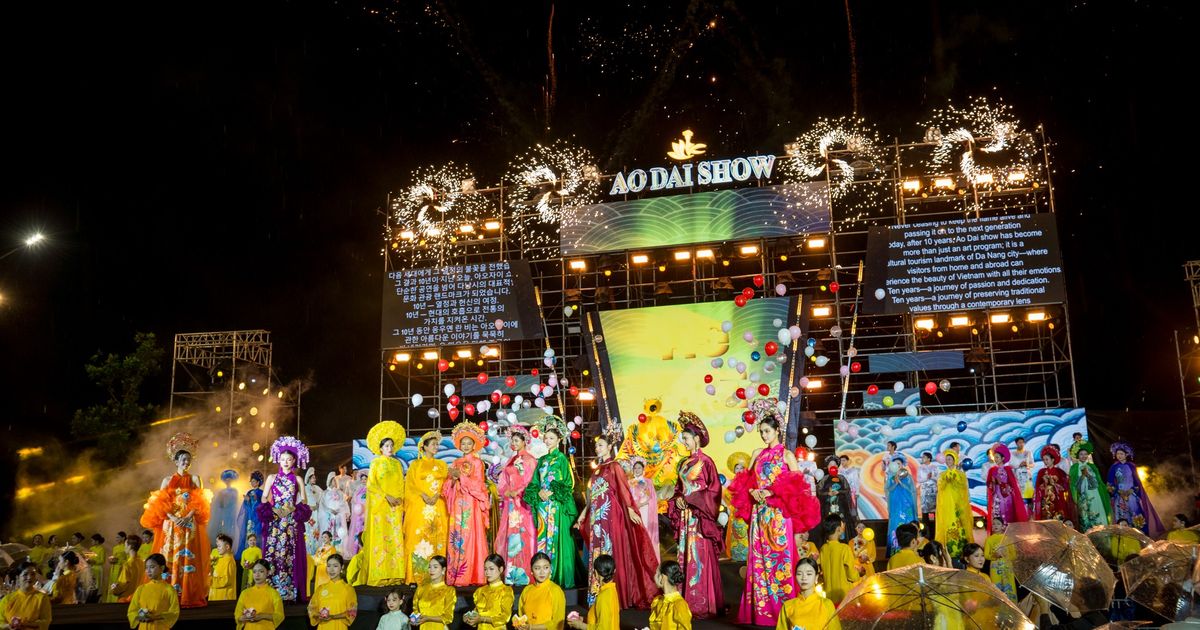 10 năm AO DAI SHOW: Khi tà áo dài trở thành “ngôn ngữ” kết nối văn hóa và du lịch Đà Nẵng