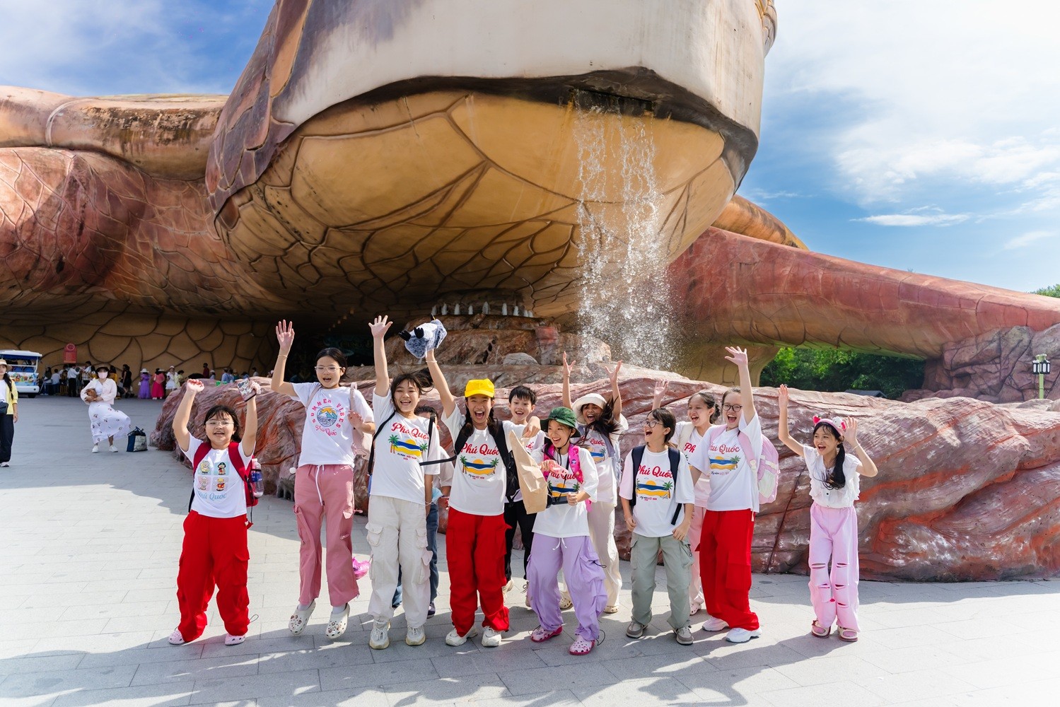 a1-bac-dao-phu-quoc-thu-hut-hang-trieu-du-khach-moi-nam-voi-loat-trai-nghiem-doc-nhat-vo-nhi-1782114670-1 a1-bac-dao-phu-quoc-thu-hut-hang-trieu-du-khach-moi-nam-voi-loat-trai-nghiem-doc-nhat-vo-nhi-1782114670.JPG