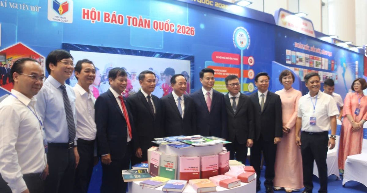 Lãnh đạo Đảng, Nhà nước tham quan không gian trưng bày tại Hội Báo toàn quốc 2026