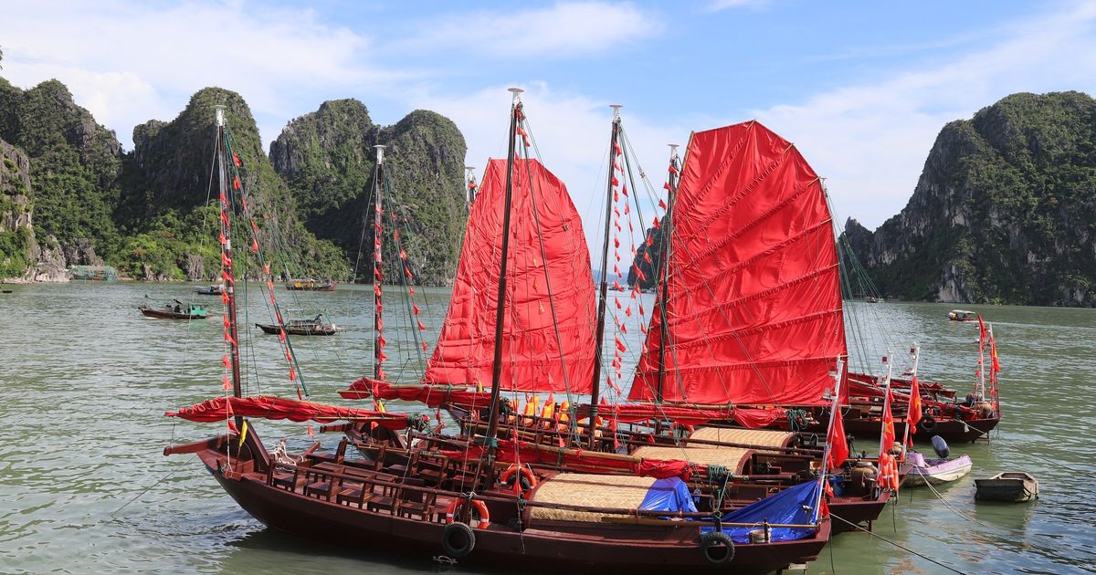 Thuyền buồm sản phẩm du lịch mới trên vịnh Hạ Long, vấn đề mới trong quản lý Di sản