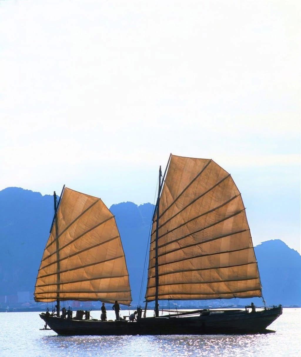 thuyen-buon-truyen-thong-1783139133.jpg