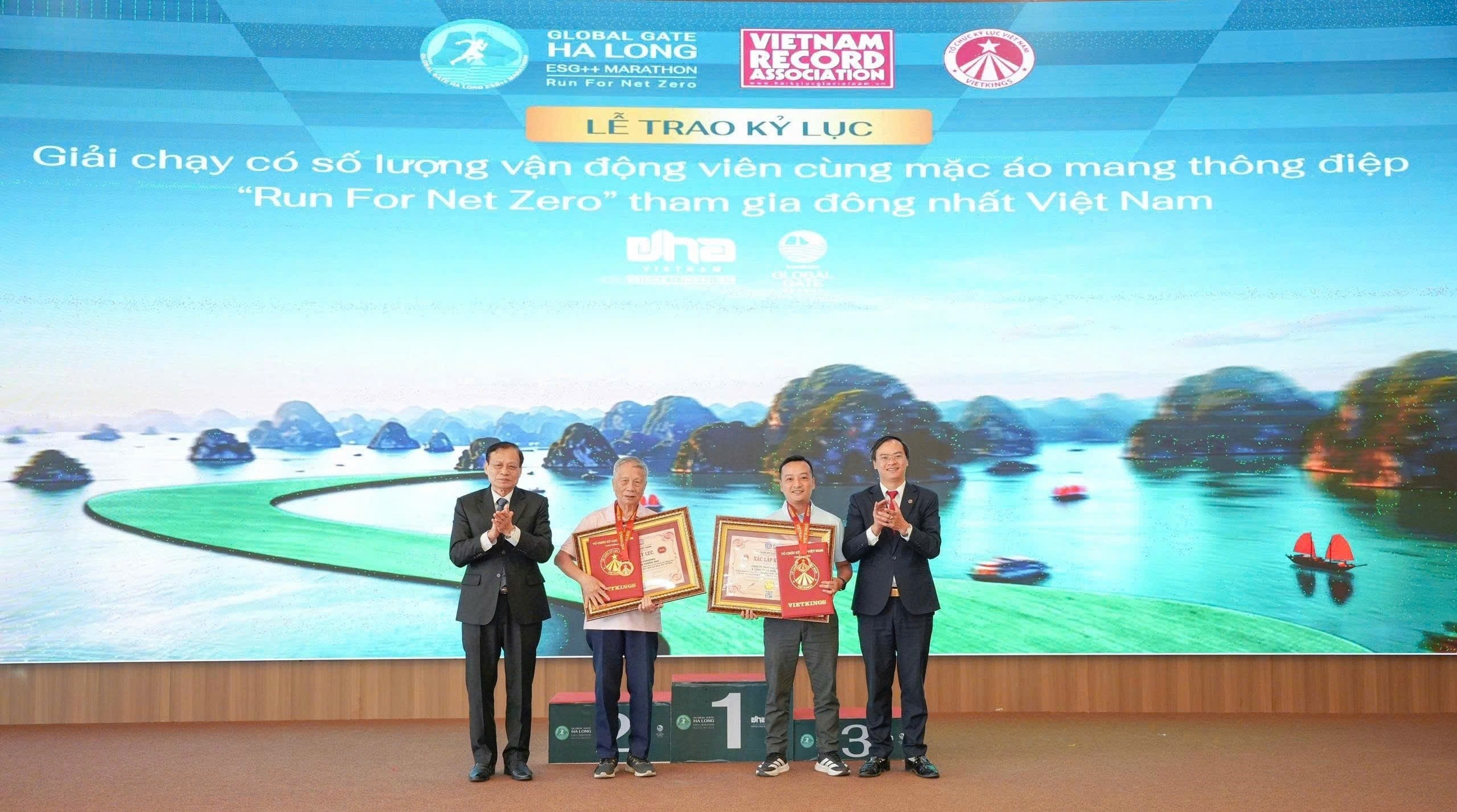 don-nhan-quyet-dinh-cong-nhan-ky-luc-viet-nam-1791733755 don-nhan-quyet-dinh-cong-nhan-ky-luc-viet-nam-1791733755.jpg