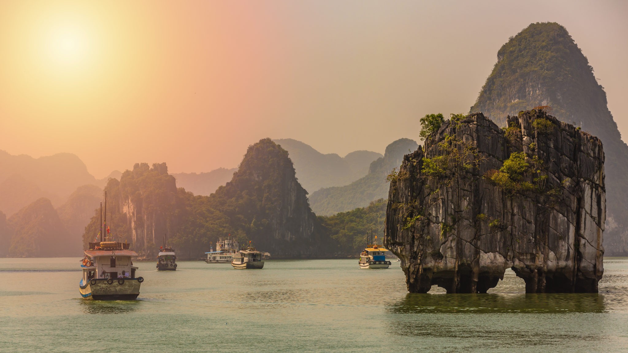 vietnam-ha-long-bay-surise-2048x1152-1791472420.jpeg